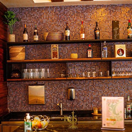 Roots Hotel Apartments Abidjan Eksteriør bilde