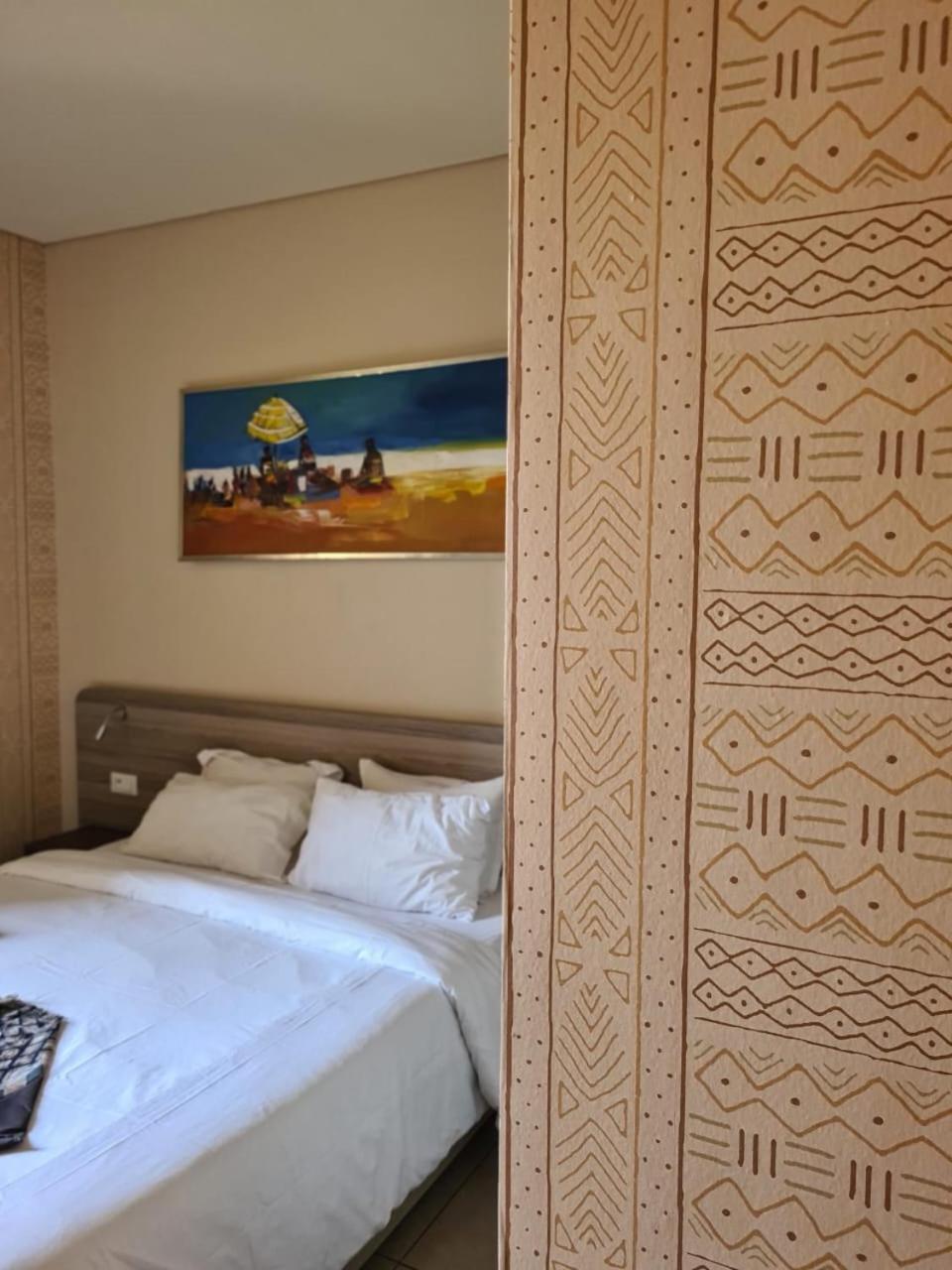Roots Hotel Apartments Abidjan Eksteriør bilde