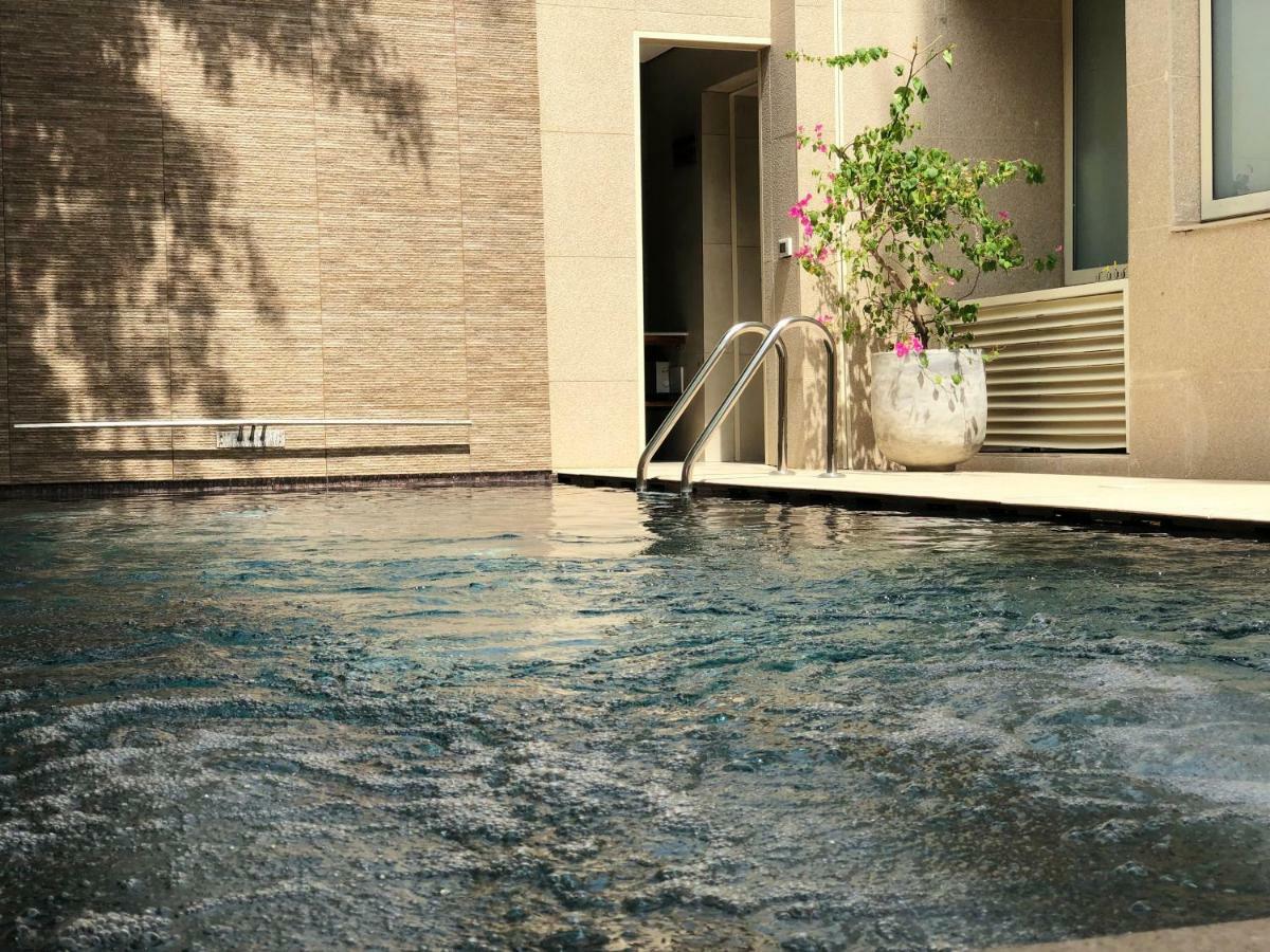Roots Hotel Apartments Abidjan Eksteriør bilde